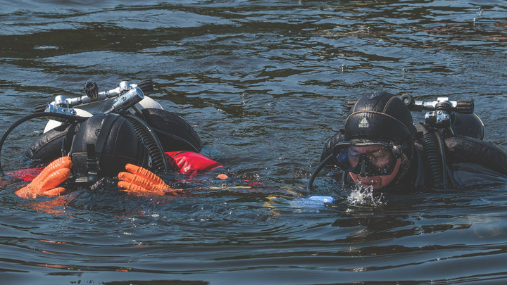 Спасатели подняли со дна реки Гайвы тело молодого человека