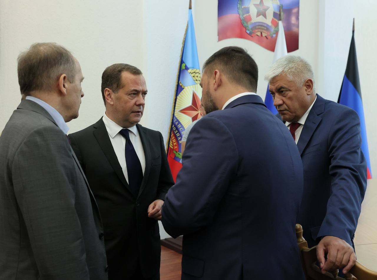 Дмитрий Медведев посетил ЛНР