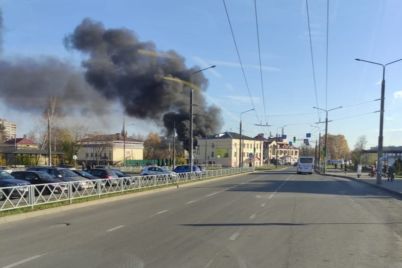 Рыбинск новости. Гореть. Пожар в Рыбинске. Столб огня. Сгорел автобус в Рыбинске.