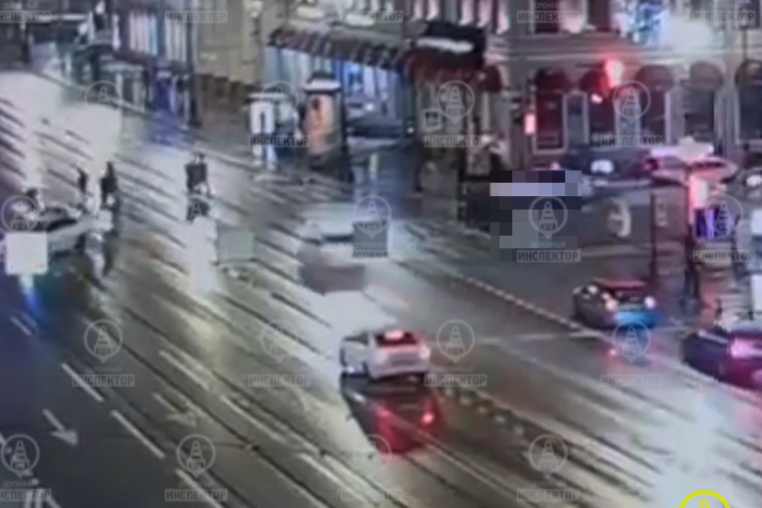 Водитель автоколонны антонов нарушив правила дорожного движения совершил наезд на пешехода сергеева