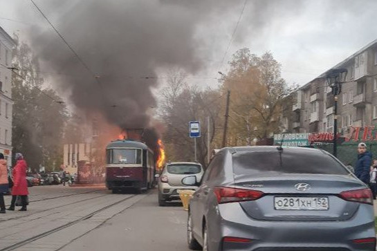 Трамвай загорелся в центре Сормова