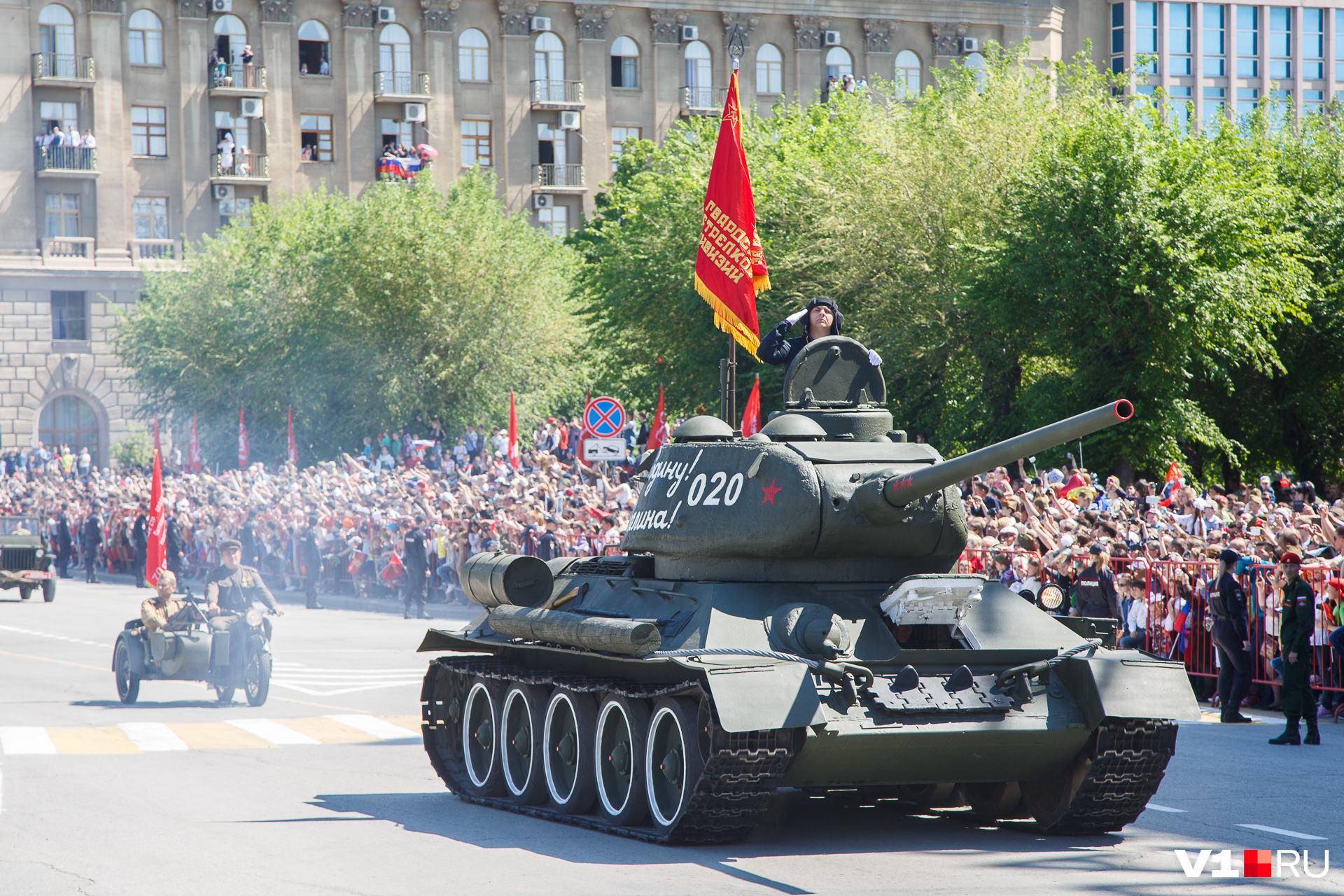 Парад Победы 2022 Волгоград. Парад Победы 9 мая в городе Волгограде. Современный парад Победы. Что такое день Победы это праздничный парад.