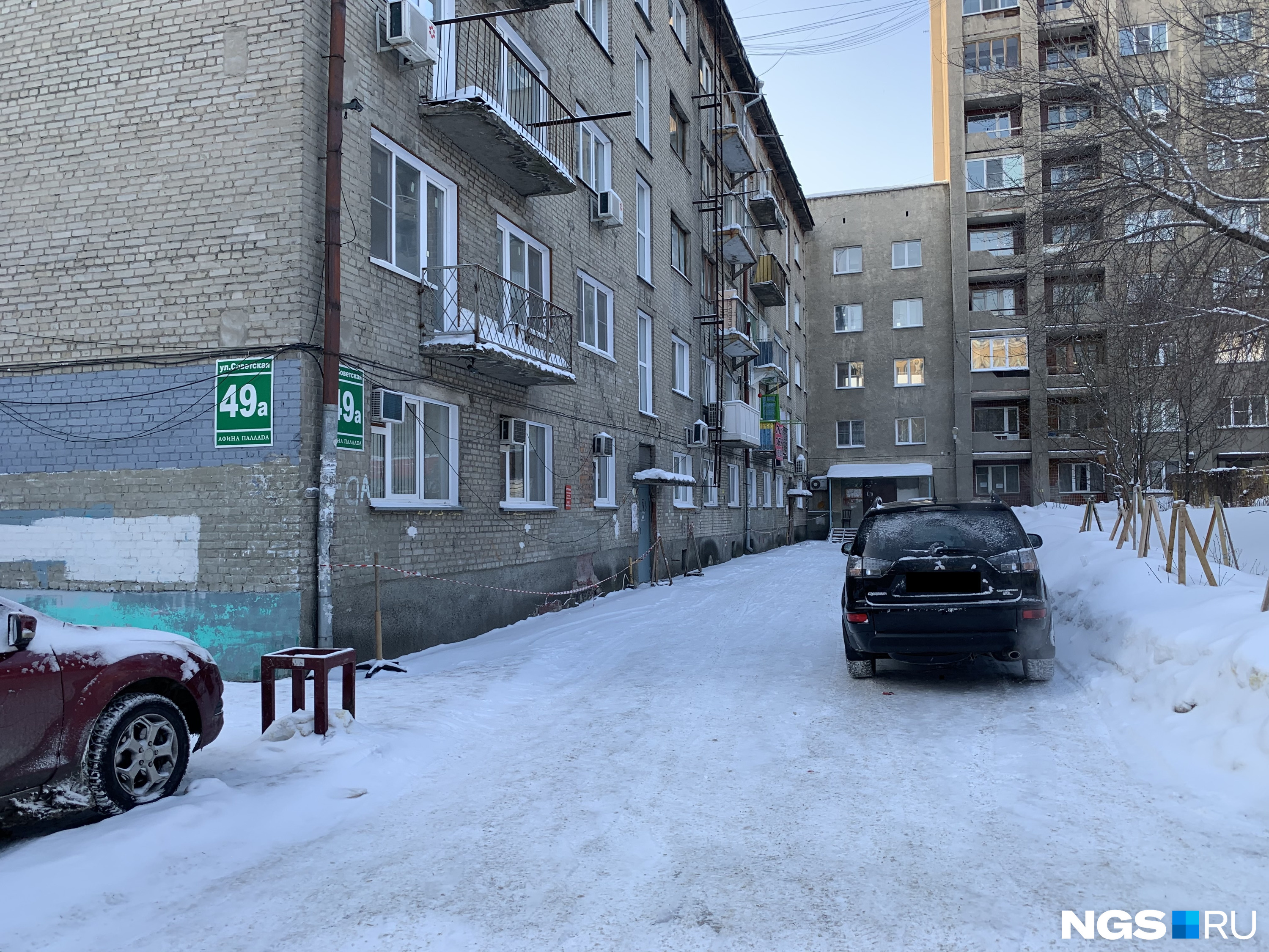 Пдд нск. Пдд нск. Детский автогородок новосибирск. Реклама на знаках дорожного движения москва. Парковка на магистралях.