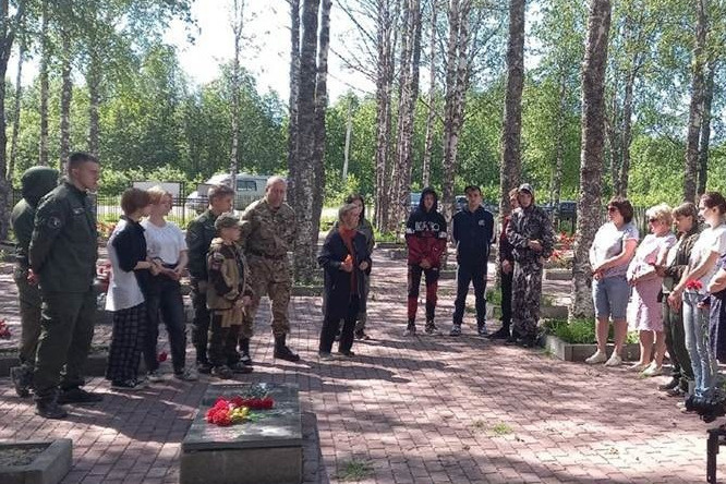 Неравнодушные северяне уже несколько лет занимаются сохранением памяти о погибших летчиках на станции Вересовая