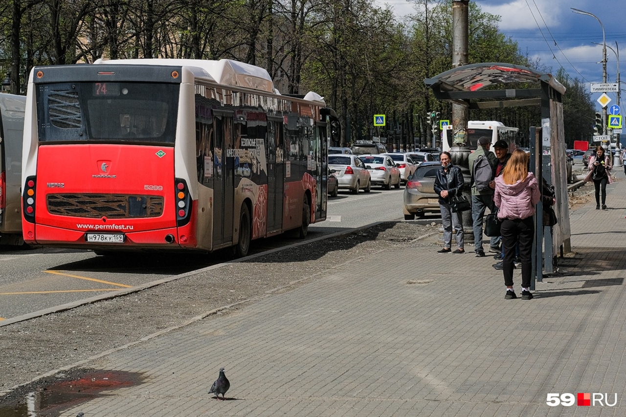 В Перми из-за ремонта Комсомольского проспекта перенесут остановку  «Кинотеатр 