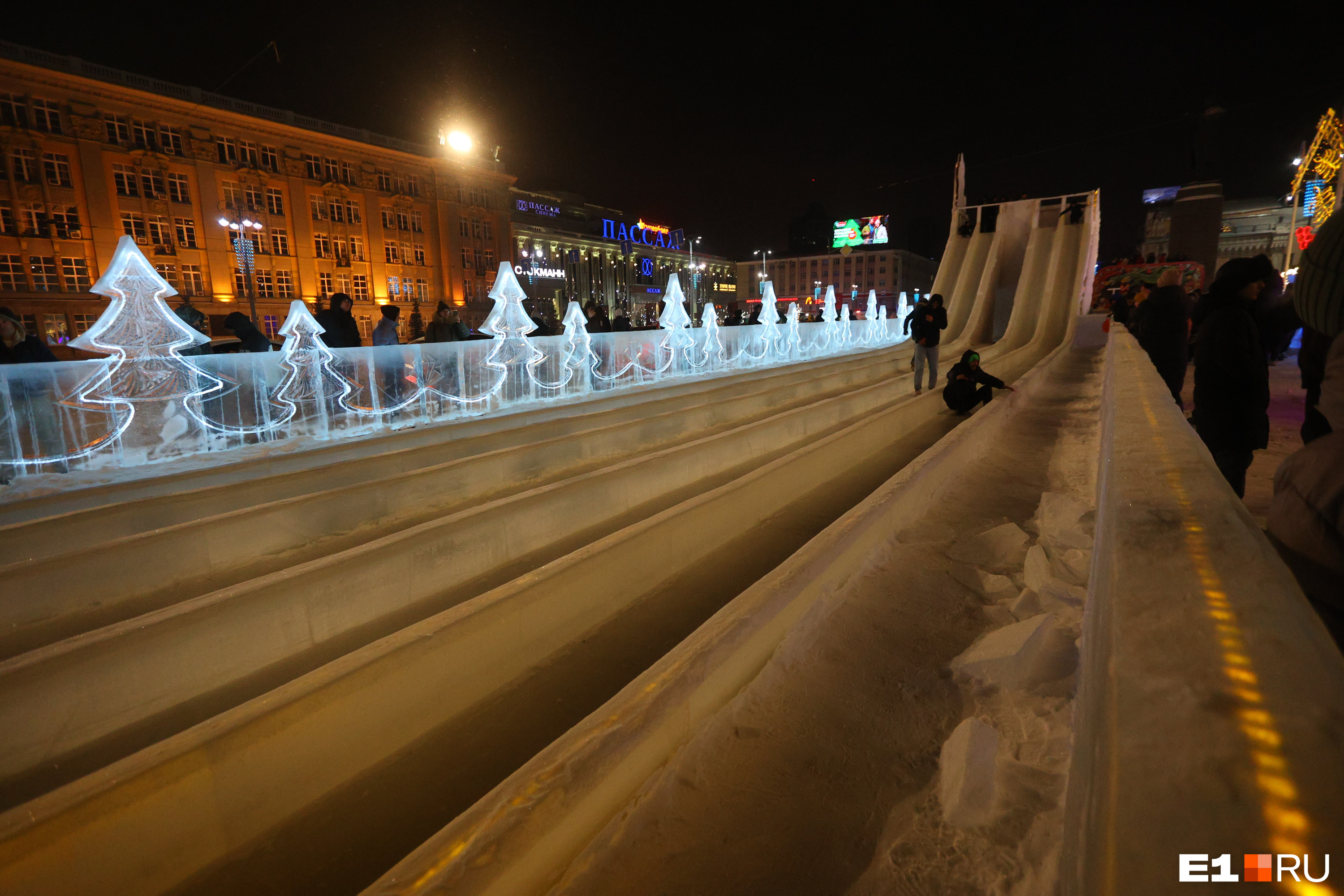 новогодняя площадь екатеринбург