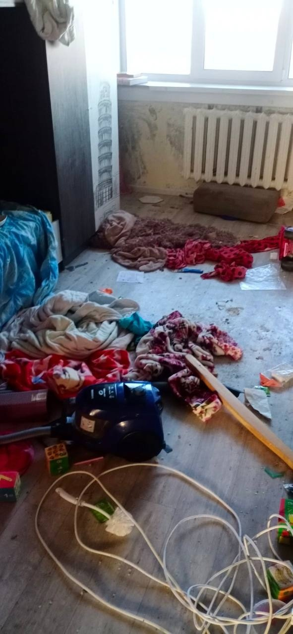 Фото из квартиры, в которой оставались трое маленьких детей Фото из квартиры, в которой оставались трое маленьких детей