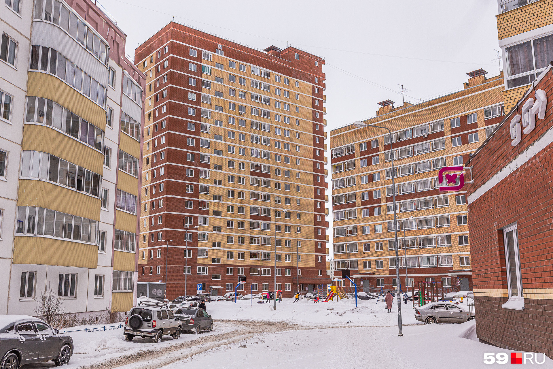 Среди многоэтажек «Новых домов» почти не видно просвета Среди многоэтажек «Новых домов» почти не видно просвета