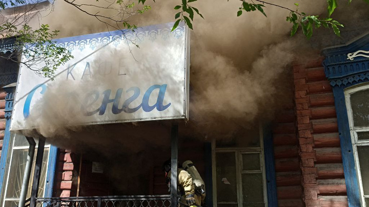 Здание кафе «Селенга» горит в центре Читы
