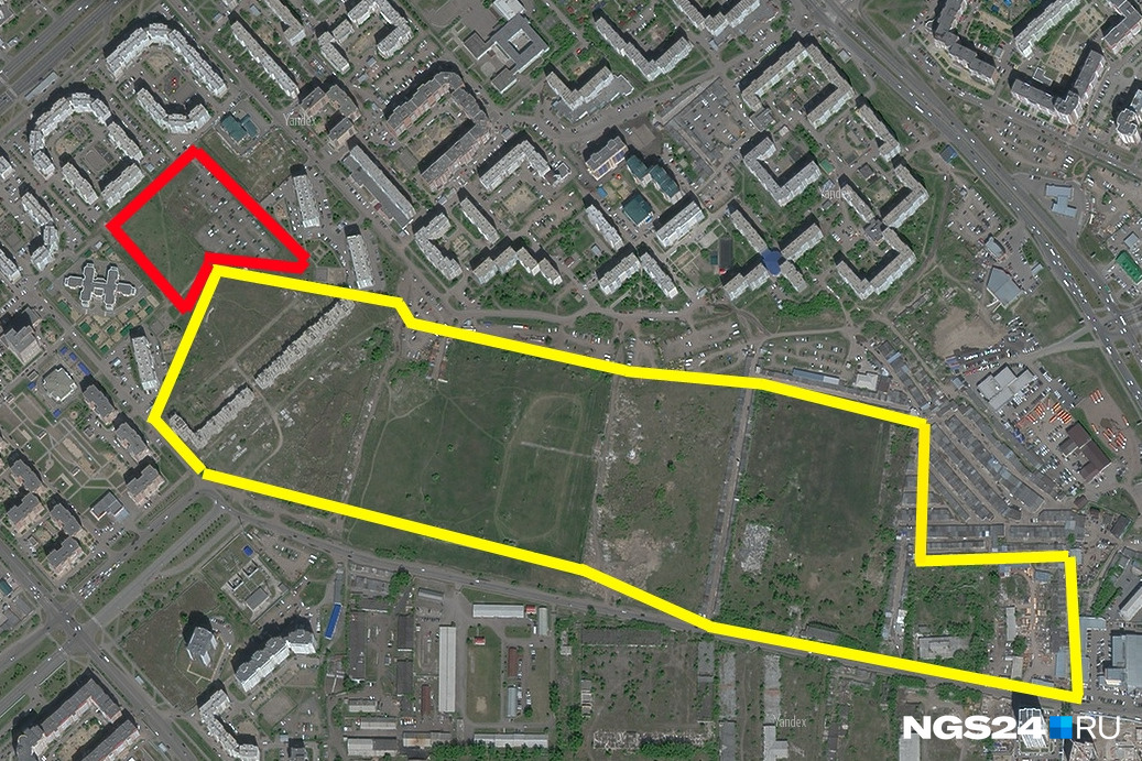 Красный контур — муниципальная земля под школу размером 2,6 гектара. Желтый контур — земля Минобороны площадью 26 гектаров, которая сейчас никак не используется
