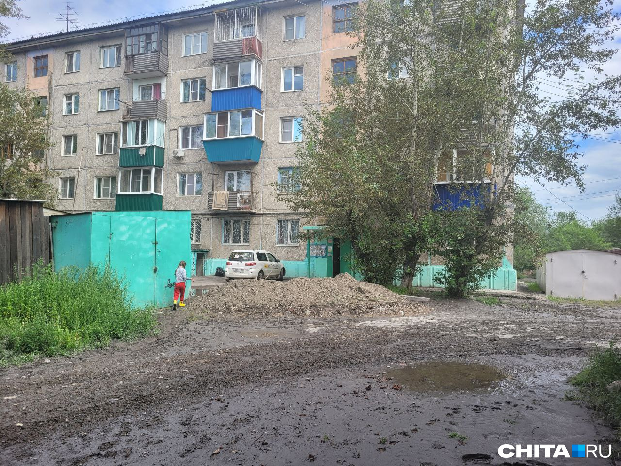 В этих дворах на Острове еще 30 июля стояла вода В этих дворах на Острове еще 30 июля стояла вода