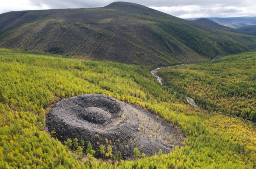 Патомский кратер на севере Иркутской области признают памятником природы