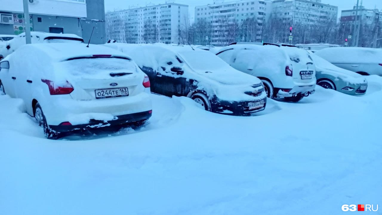 Занесенная парковка на Ташкентской Занесенная парковка на Ташкентской
