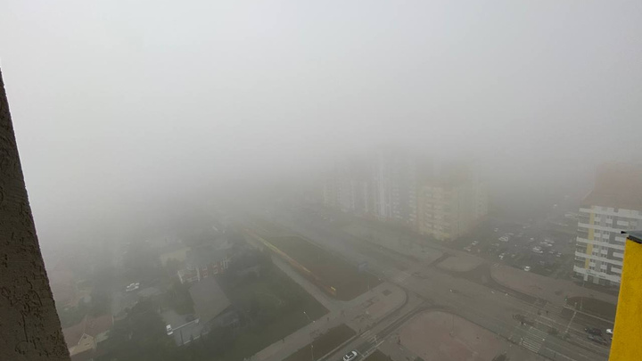 Первые аварии и заблудившиеся. Как Екатеринбург пережил густой туман