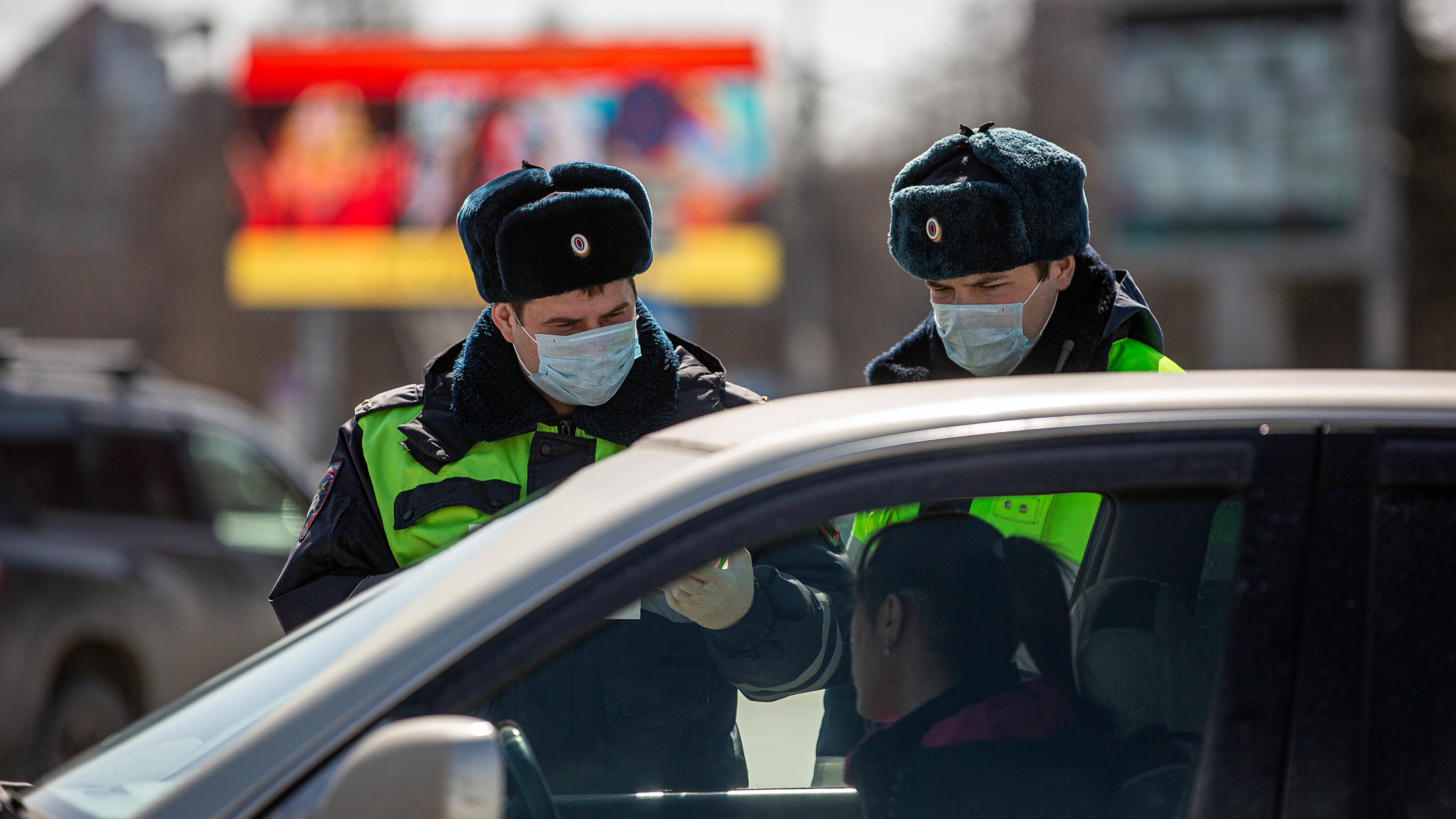Что нас ждет в марте: в России появятся новые штрафы для водителей, лжеблаготворителей и хозяев балконов