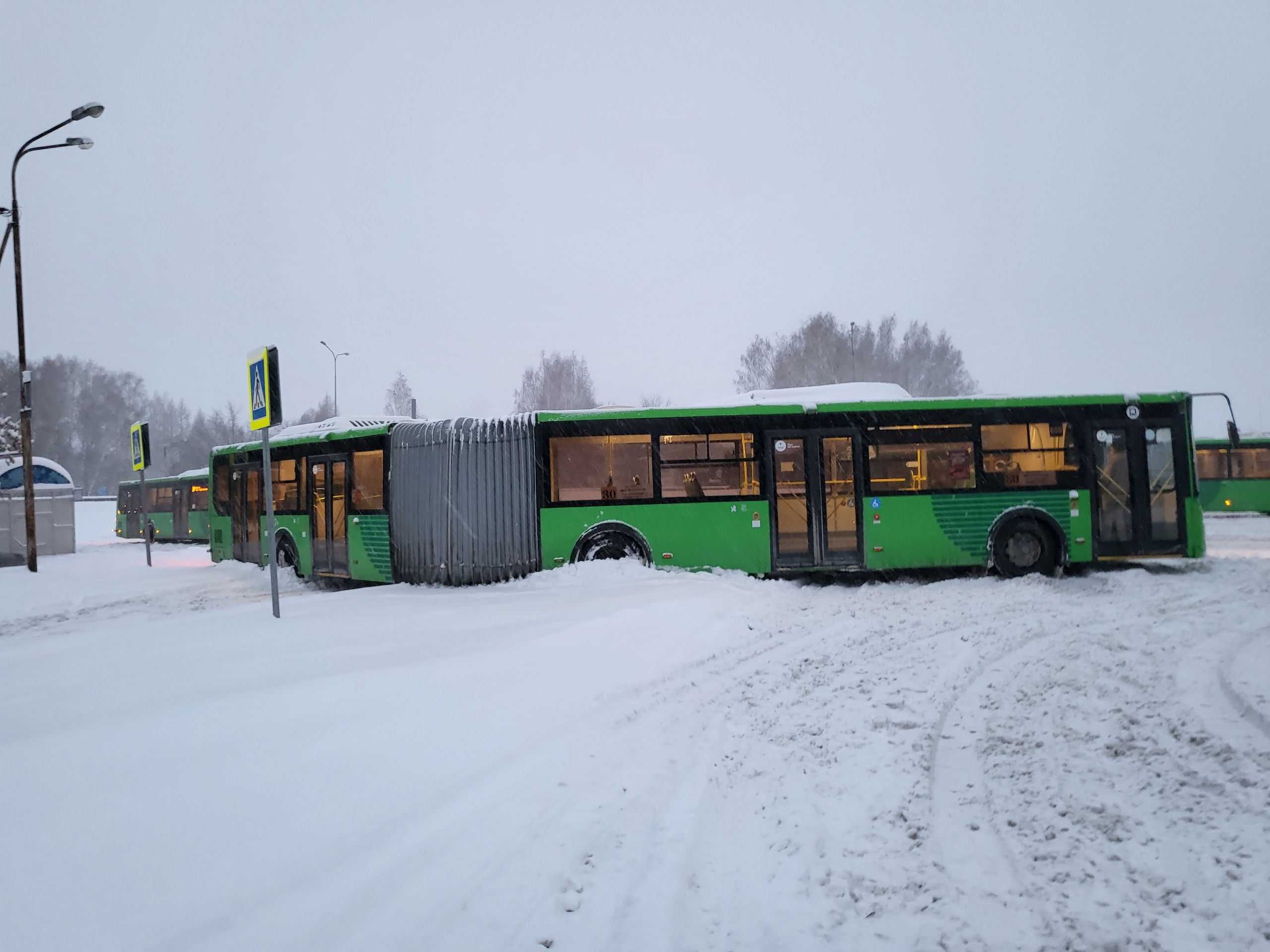 По словам очевидца, водителю автобуса никто долго не приходил на помощь По словам очевидца, водителю автобуса никто долго не приходил на помощь