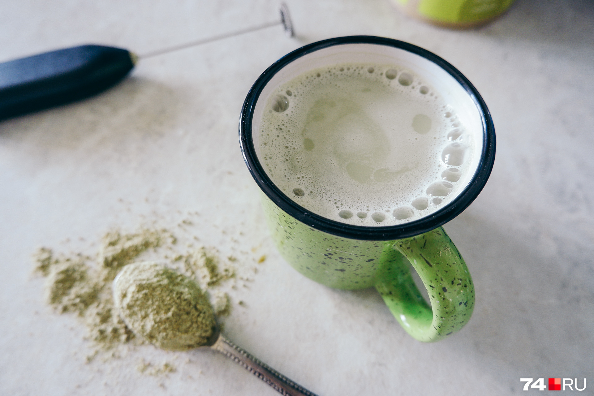 горячий шоколад напиток. чем заменить кофе по утрам для бодрости. полезные напитки. какао напиток. Chai tea latte.