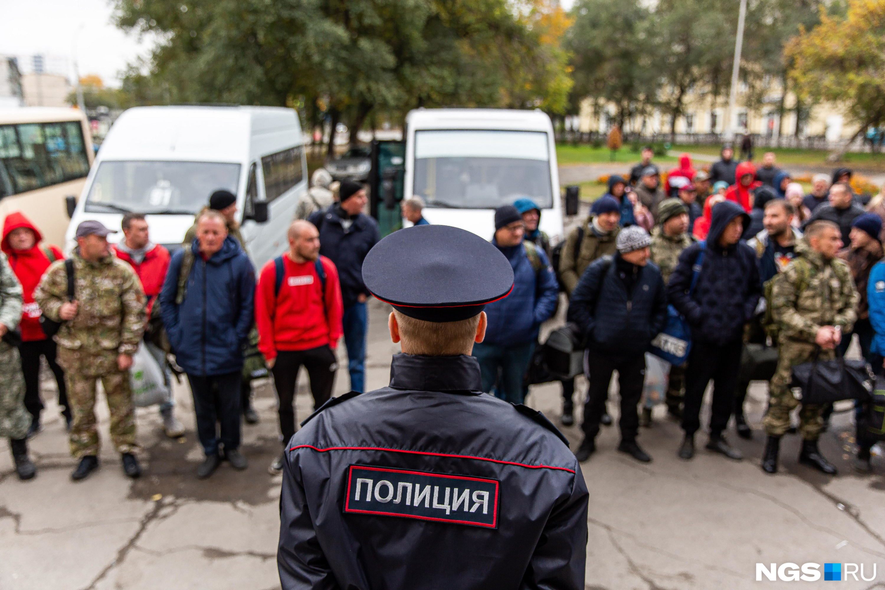 Мобилизация после выборов 2024. Полиция и мобилизация. Сотрудники правоохранительных органов. Облавы в Москве мобилизация. Полиция на улице.