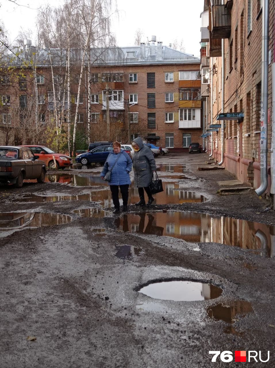 Когда будет дождь в ярославле. Ярославль после дождя. Грязь дворы Чебоксары. Волгоград двора грязные. Ностальгия грязных дворов.