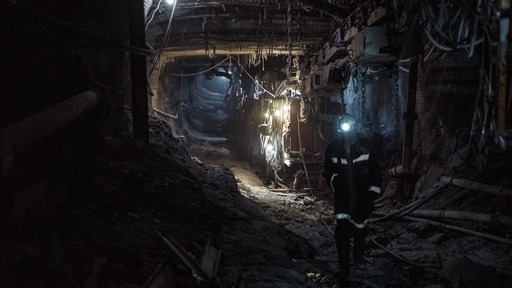 На шахте в Кузбассе произошло возгорание. Внутри было 128 человек