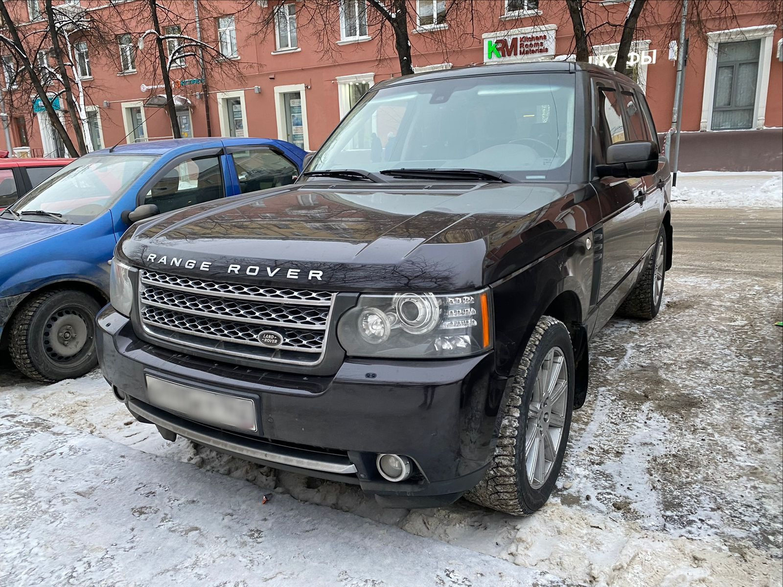 Цена на лобовое стекло на Range Rover Sport доходит до 200 тысяч рублей