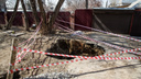 Двор на Станиславского покрылся глубокими ямами — они ведут в аварийные погреба