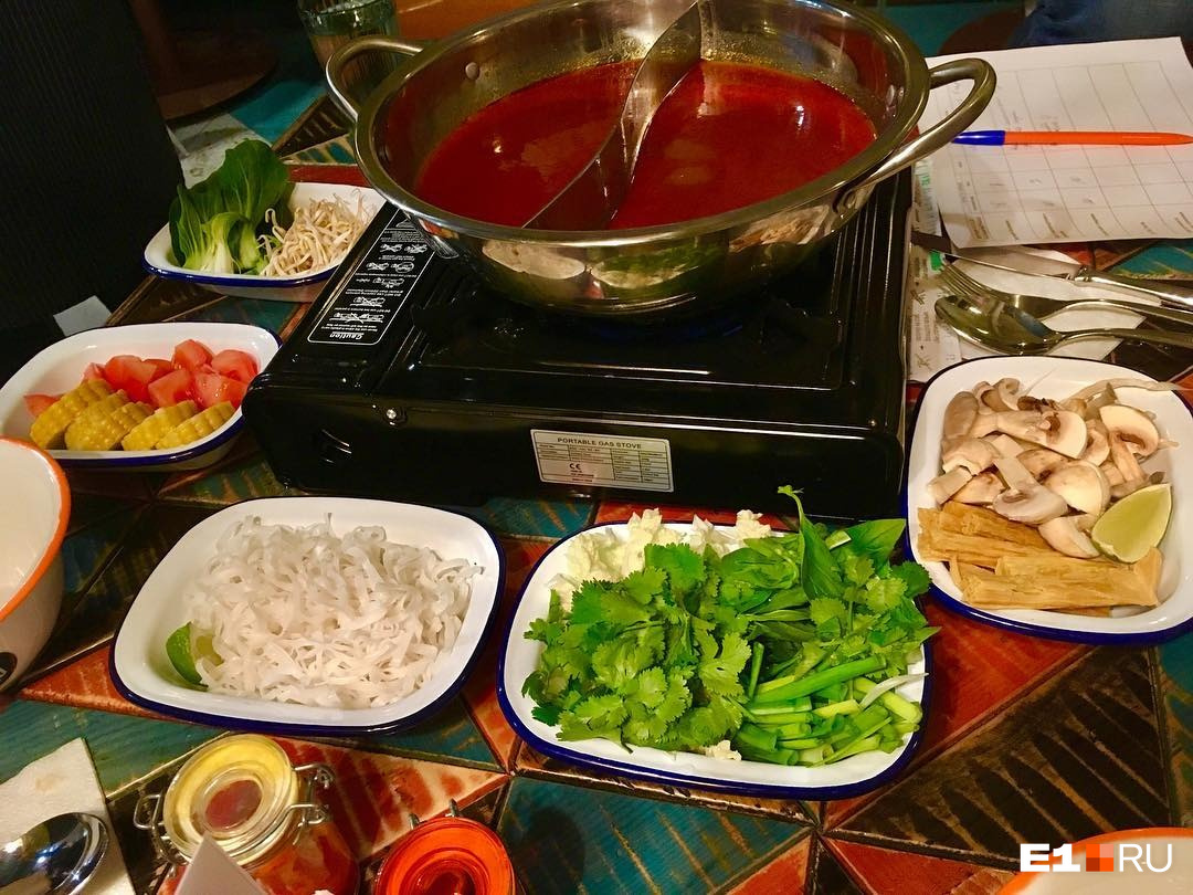 Полная тарелка Вьетнама. Готовим легендарный суп «Фо Бо» и кофе с яйцами