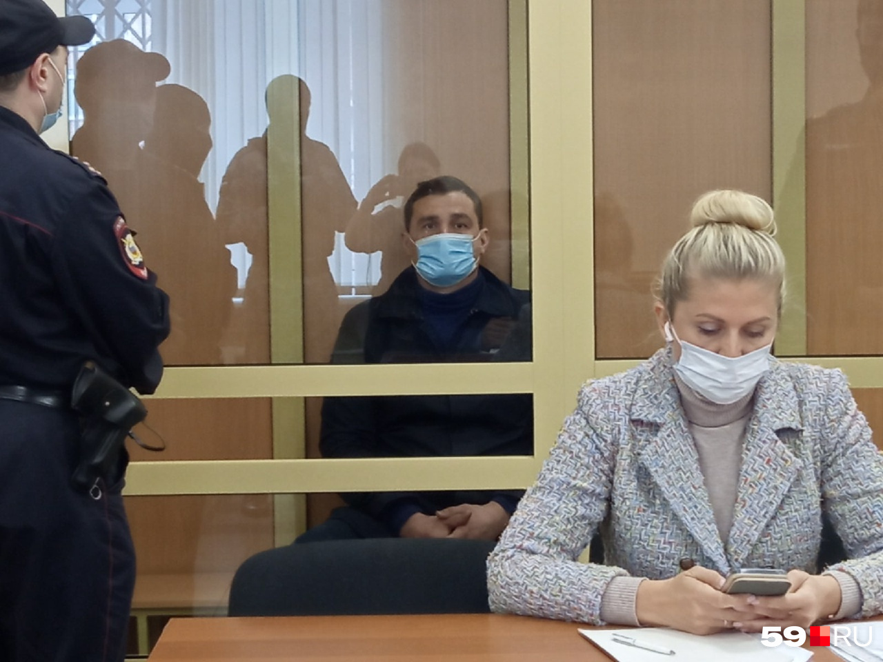 На заседании Александр Телепнев присутствовал со своим адвокатом. И она, и сам бизнесмен высказались, что категорически против присутствия СМИ. Судья отказала в ходатайстве и оставила СМИ в зале