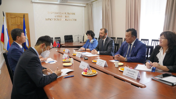 Депутаты ЗС с Генконсулом КНР в Иркутске обсудили необходимость возврата к сложившимся до пандемии социально-экономическим отношениям