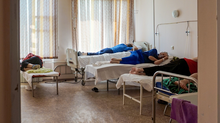 «Люди играют в русскую рулетку»: сколько привитых в стационаре? Отвечает главврач краевой больницы