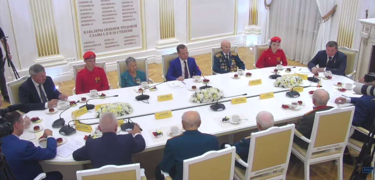 Встреча с ветеранами проходит в зале Воинской и Трудовой Славы Волгоградской области Встреча с ветеранами проходит в зале Воинской и Трудовой Славы Волгоградской области