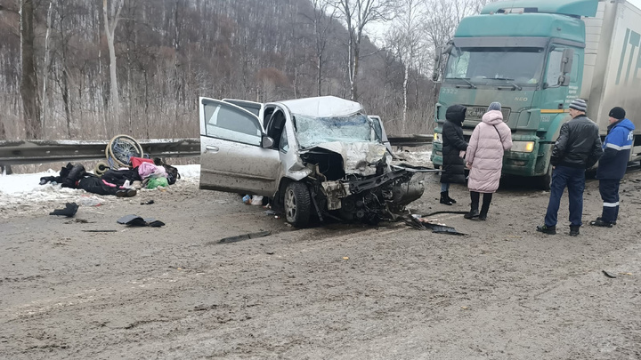 Из-за смертельной аварии на трассе М-5 в Челябинской области образовалась пробка