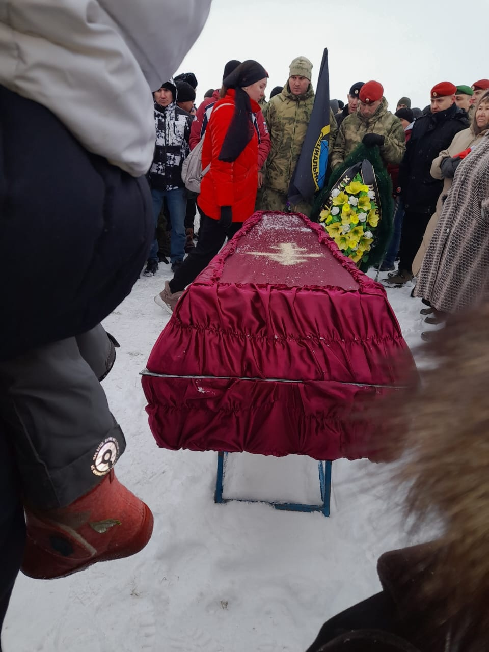 Челябинск 30 декабря. 178 Апреля в Чебаркуле простились. Похороны в июне погибших в Чебаркуле.