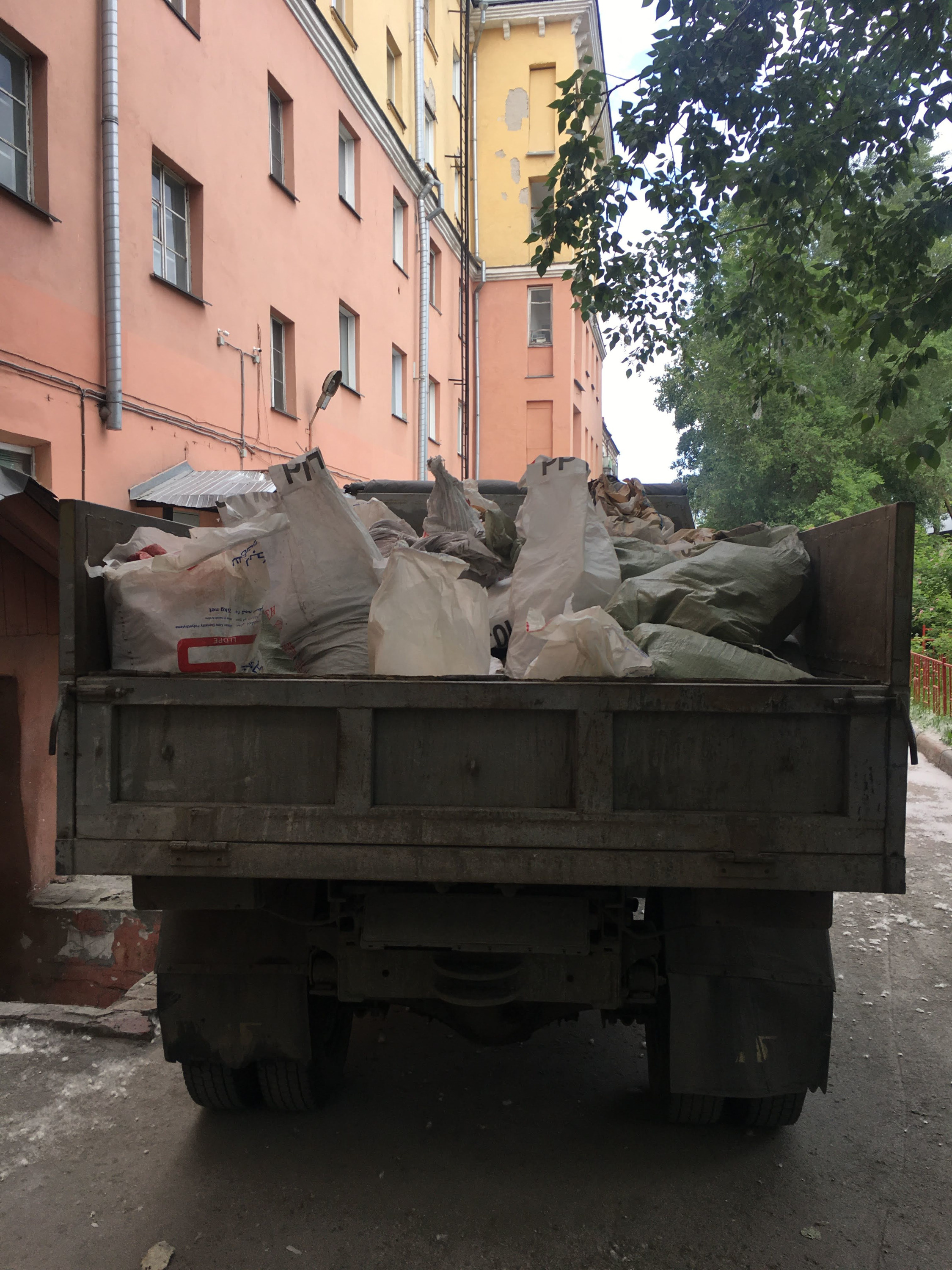 Лишь небольшая часть строительного мусора, образовавшегося во время ремонта квартиры Дарьи и Сергея