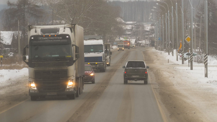 Госавтоинспекция открыла движение на свердловских трассах, которое было остановлено из-за снегопада