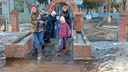 Девушку с ружьем в детском саду <nobr class="_">№ 31 </nobr>Красноярска задержали физинструктор и два воспитателя группы «Карамельки»