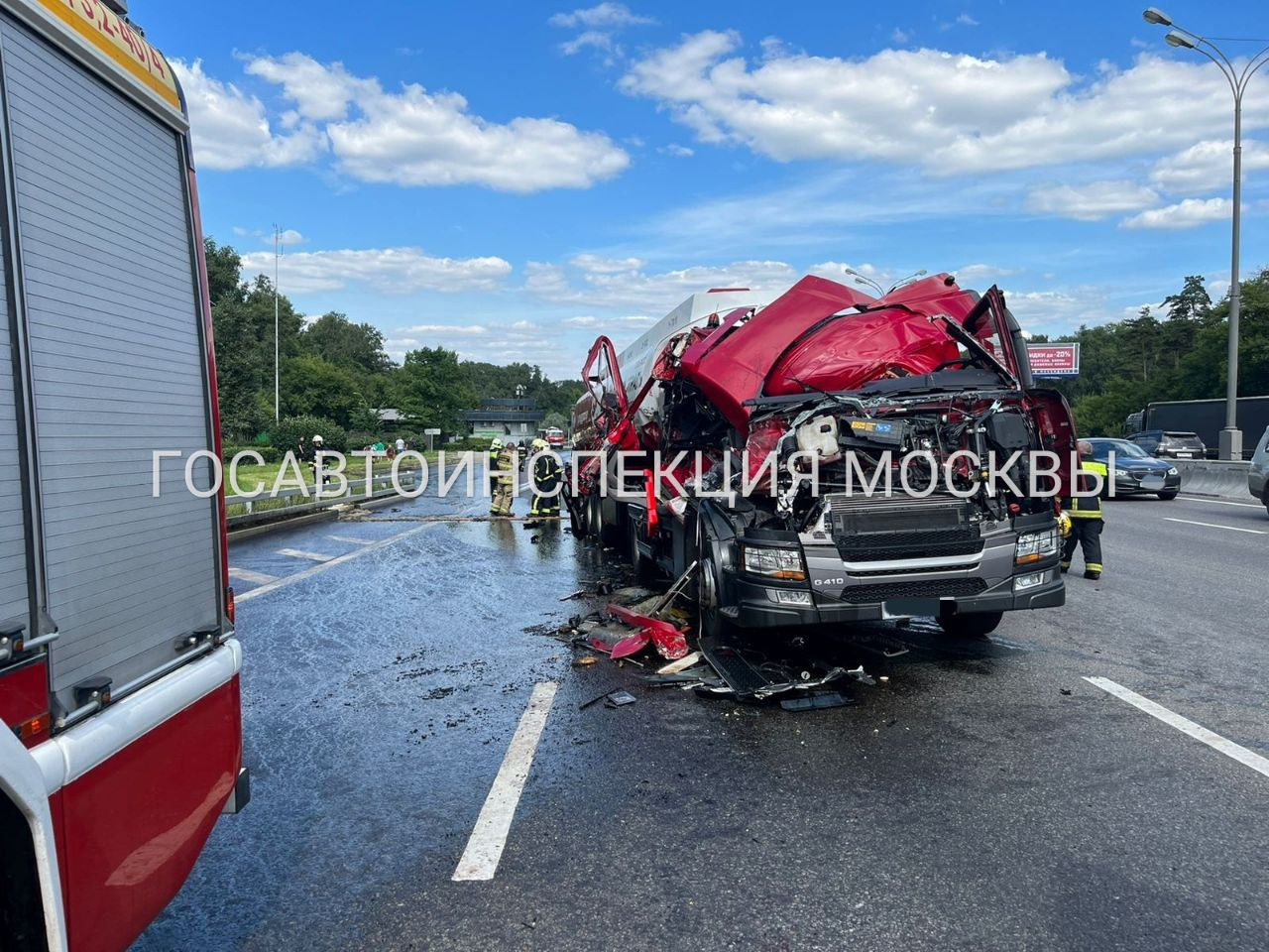 Видео ДТП с бензовозом на МКАД в Москве - 2 августа 2022 - ФОНТАНКА.ру