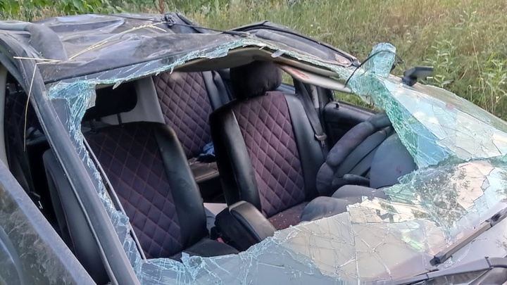 Под Екатеринбургом опрокинулась машина с шестилетней девочкой. За рулем была ее мама