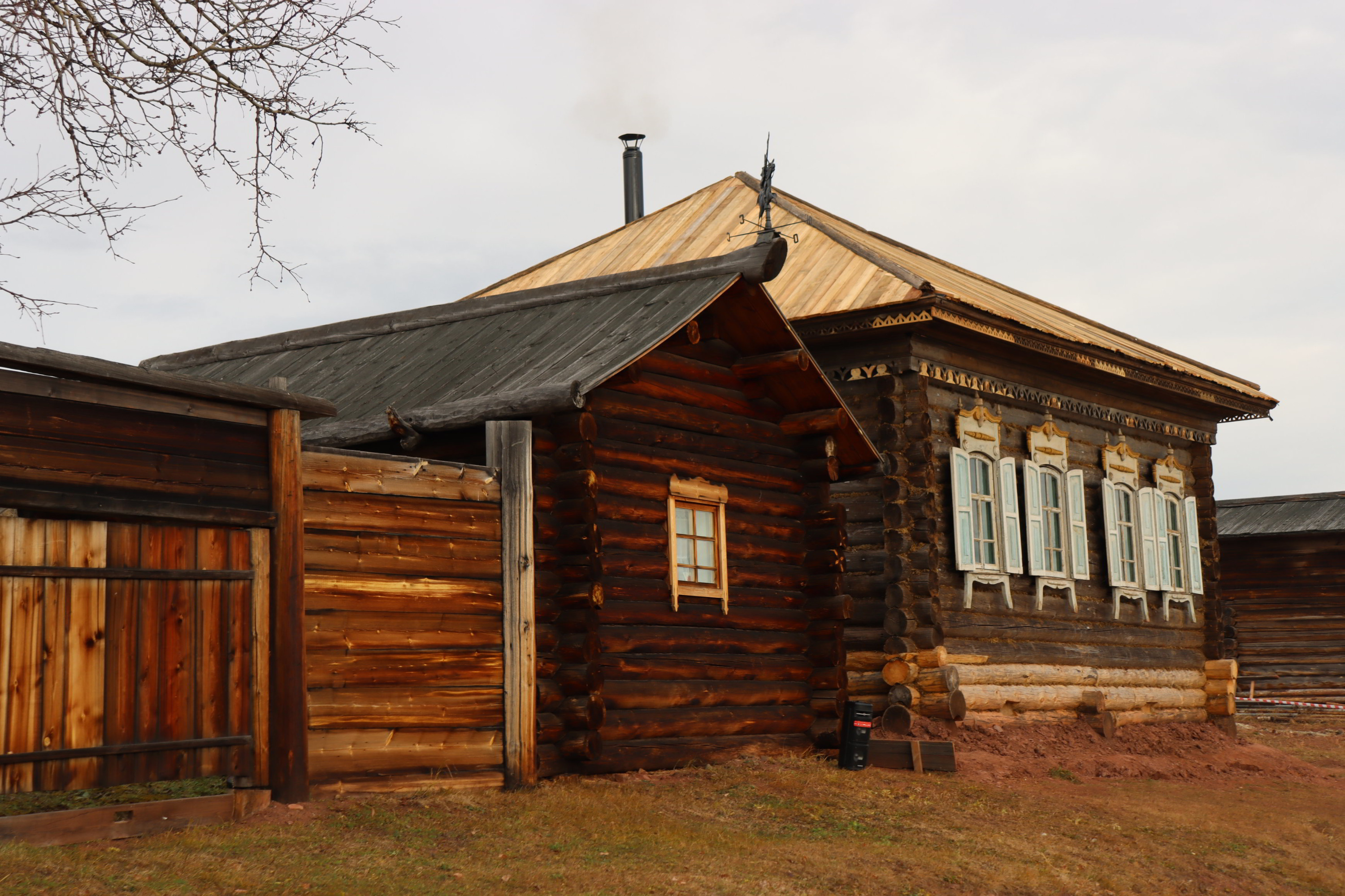 В «Ангарской деревне» открыли отреставрированный дом из деревни Анчирикова