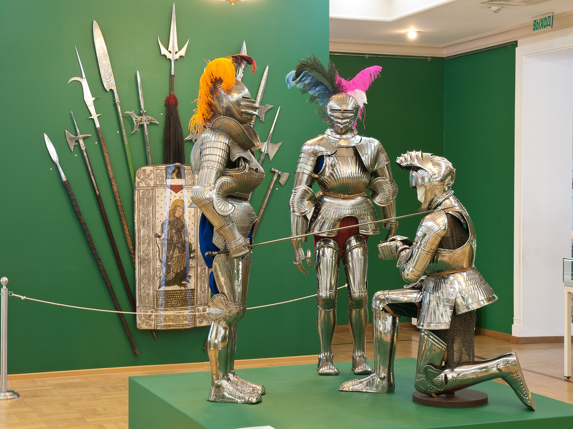 Выставка «Цари и рыцари». Вид экспозиции. Посвящение