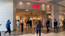Магазин H&amp;M открылся в Новосибирске: очереди уже собрались в примерочную и на кассах
