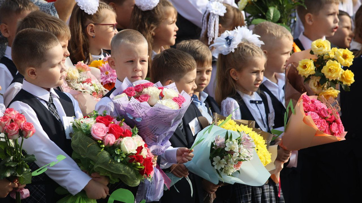 Сразу две новые школы открыли в Кемерове: большой фоторепортаж с торжественных линеек