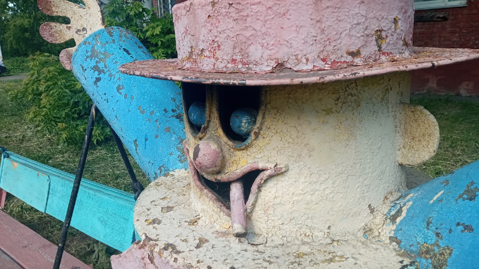 Некрылатые качели: проверили, в каком состоянии находятся кемеровские детские площадки