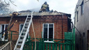 В Ростове пожар в частном секторе — пылают два дома, один человек погиб