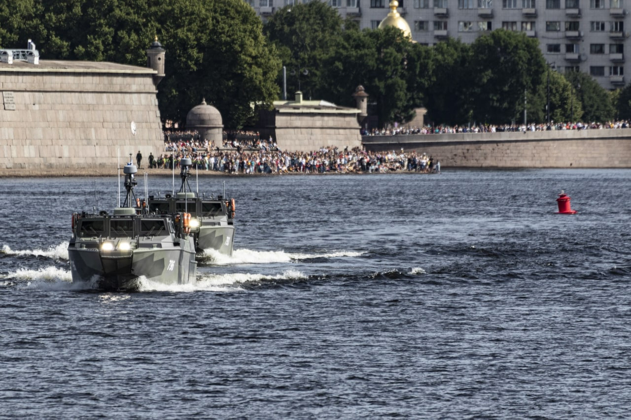 Репетиция дня вмф в санкт петербурге 2024. Военно-морской парад в Санкт-Петербурге 2022. Парад ВМФ. Парад ВМФ В Питере. С днем ВМФ.