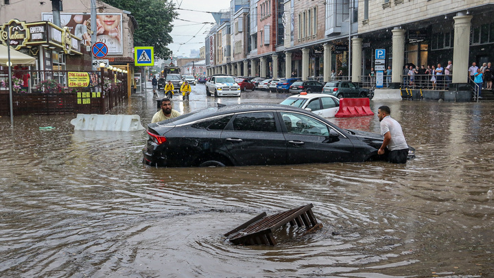 Дождь временно прекратился. Онлайн NN.RU с затопленных улиц Нижнего Новгорода