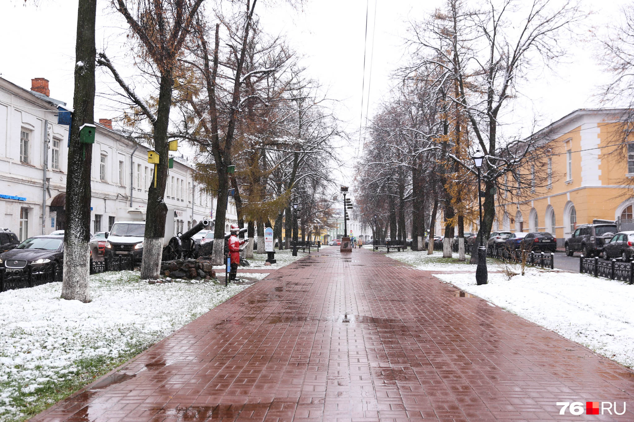 После ярославль. Первый снег в городе. Снег в городе фото. Фото первого снега в городе. Первый снег в городе фото.