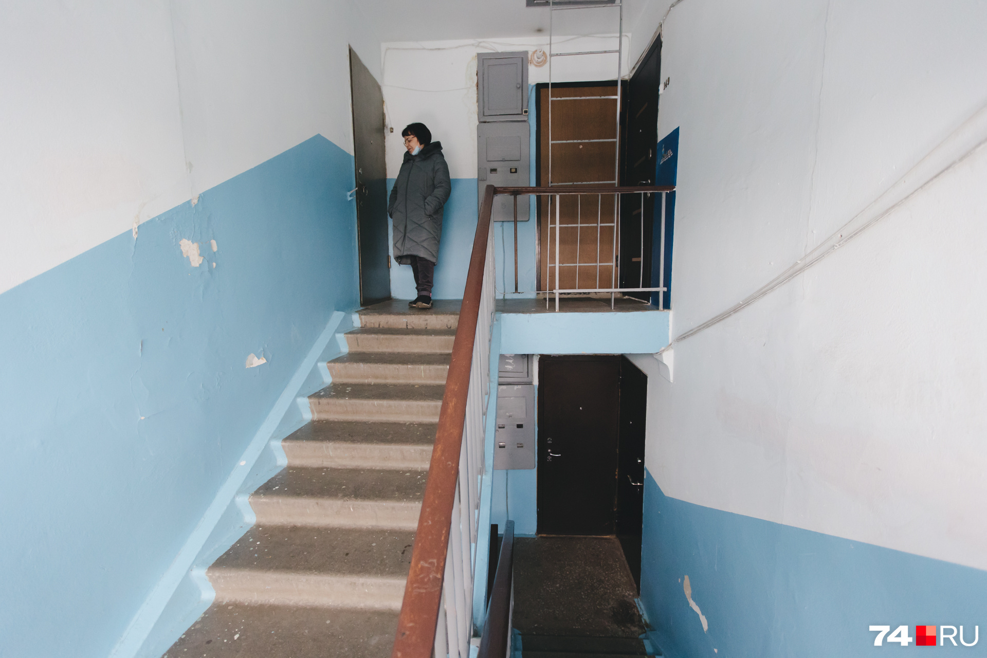 Жильцы дома все как один недовольны таким соседством Жильцы дома все как один недовольны таким соседством