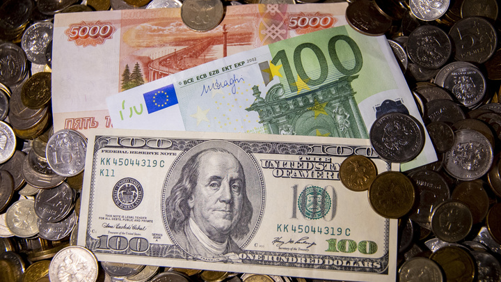 «Рубль укрепился слишком сильно». Эксперт — о том, что происходит с курсами валют