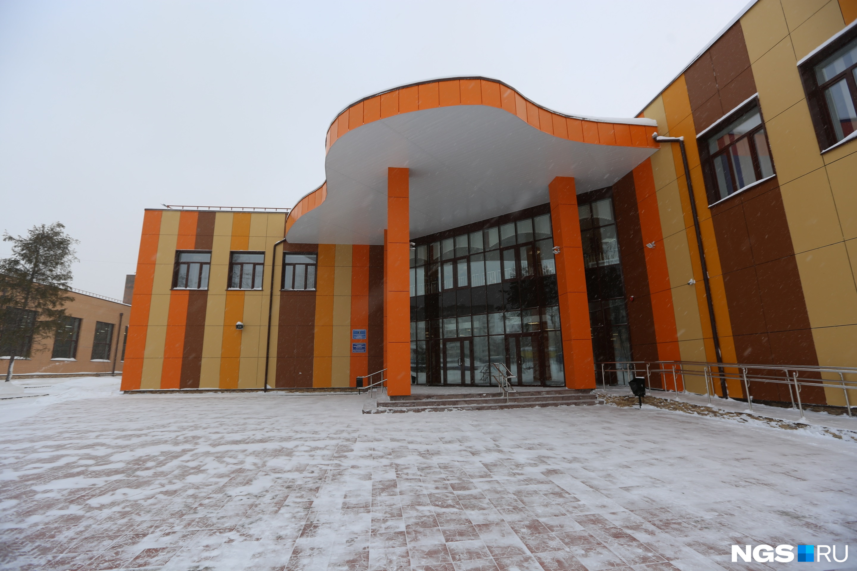 Одну из школ «Агросервис» построил на Ключ-Камышенском плато — ее <a href="https://ngs.ru/text/gorod/2017/12/28/53324911/" class="_" target="_blank">открыли в 2017 году</a>